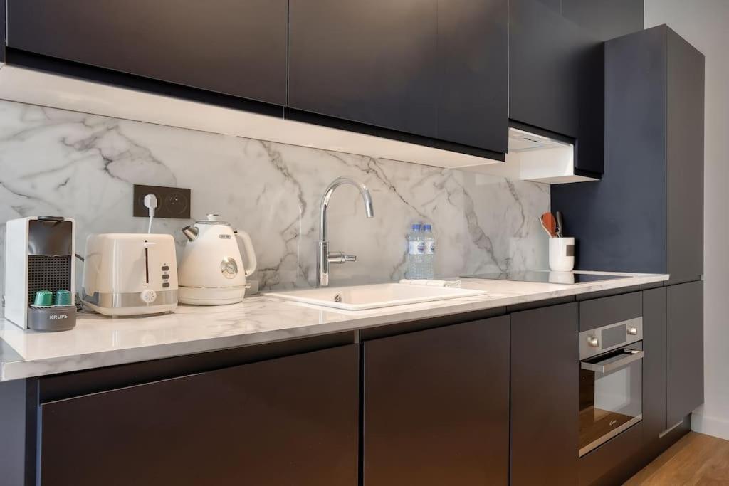 L'Elegance A La Parisienne Apartment ภายนอก รูปภาพ